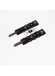 Черные кожаные наручники с узорами и золотистой фурнитурой - Crazy Handmade - купить с доставкой в Одинцово