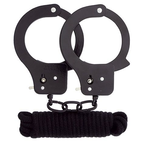 Чёрные наручники из листового металла в комплекте с веревкой BONDX METAL CUFFS LOVE ROPE SET - Dream Toys - купить с доставкой в Одинцово